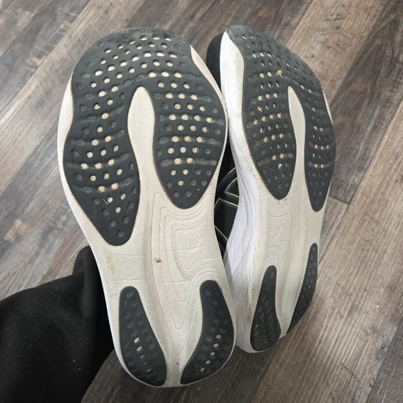 Asics Men's Black and Yellow Athletic Shoes - Picture 5 of 6